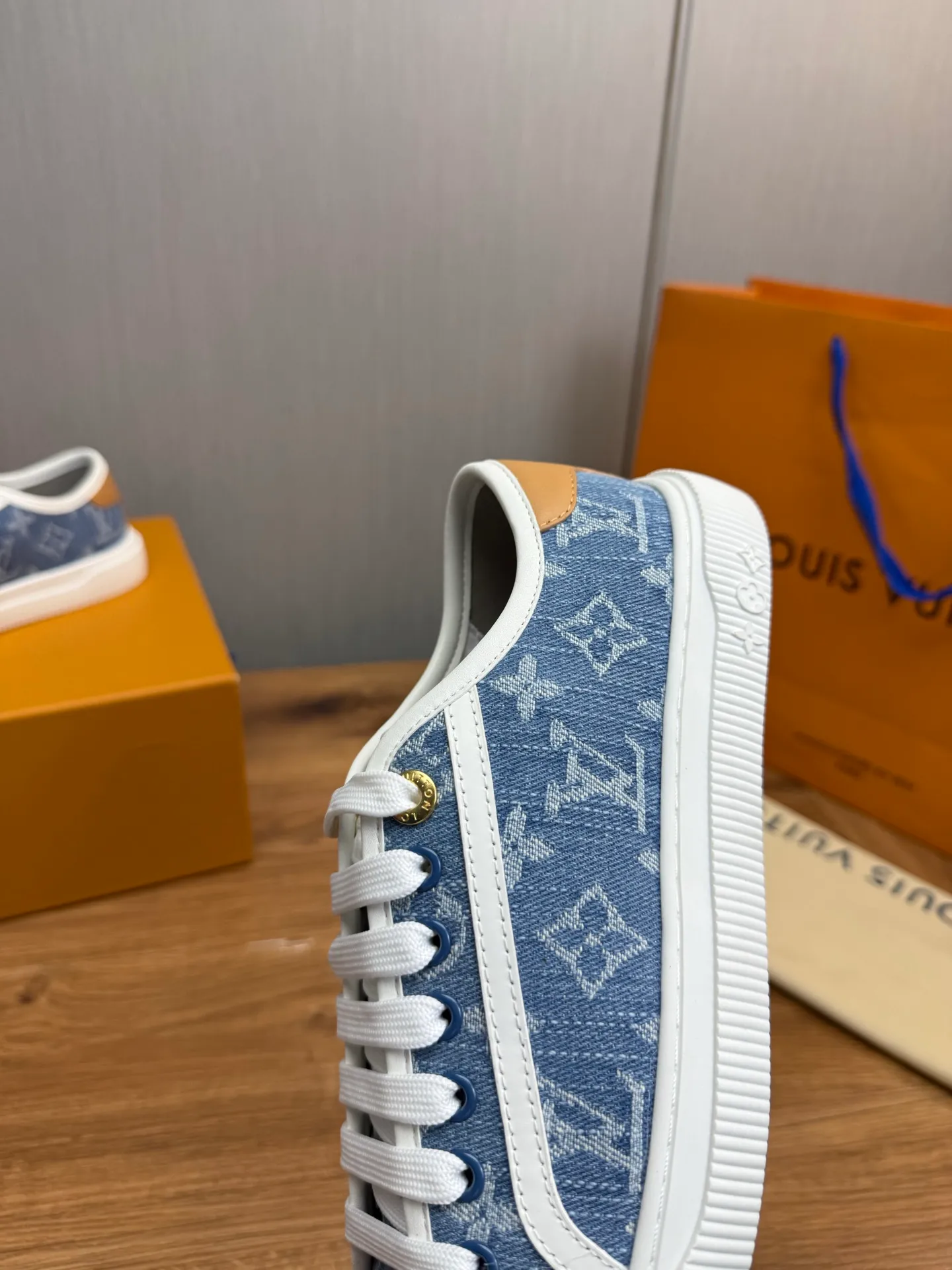 Men's shoes 💰600💰 LV. Hot sale at the counter 🔥Couple canvas shoes 👩‍❤️‍👨 Official website synchronization, original brand printed fabric + original original sole, 36-45 (40 for women, 38.45 for men, custom-made, non-refundable)